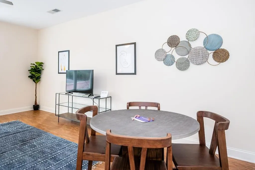Viagem Studio In Top Location With Parking Apartment Charlotte