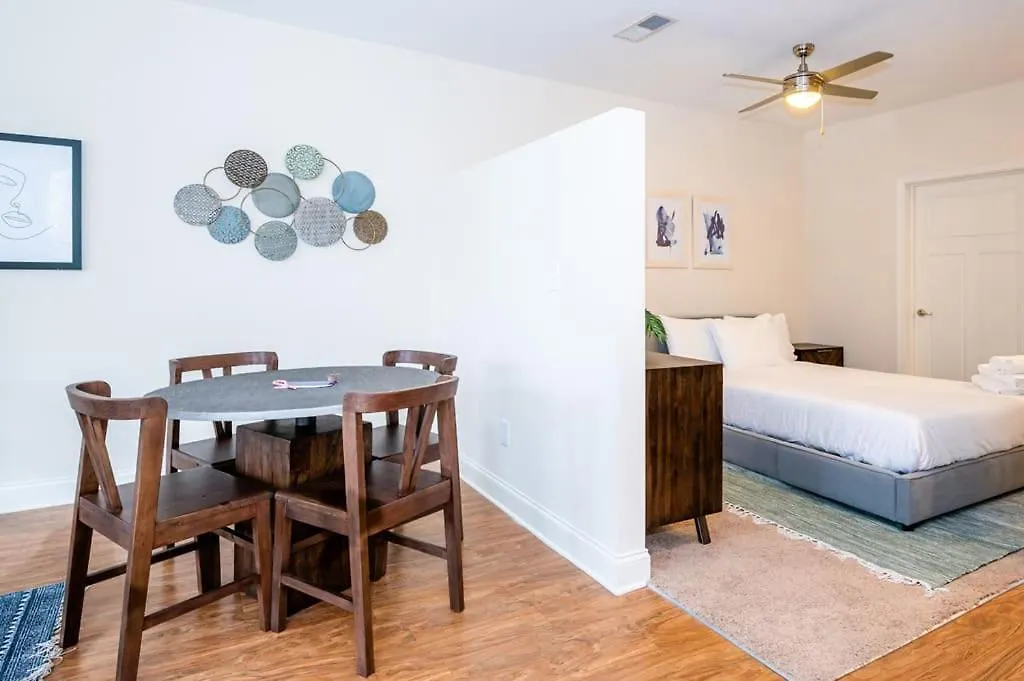 Viagem Studio In Top Location With Parking Apartment Charlotte