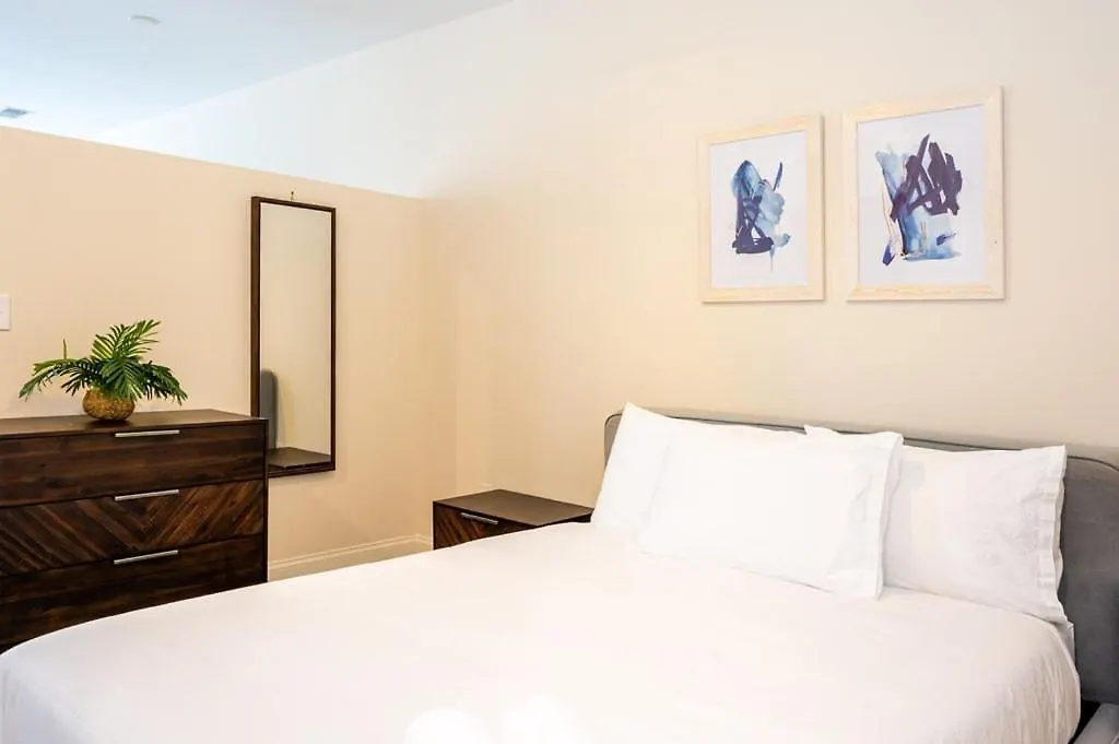 Viagem Studio In Top Location With Parking Apartment Charlotte