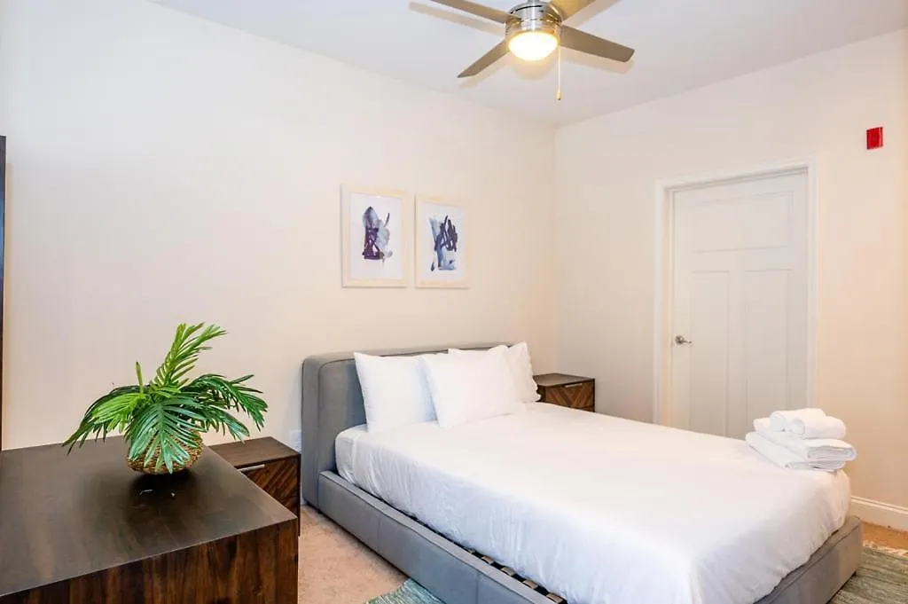 Viagem Studio In Top Location With Parking Apartment Charlotte